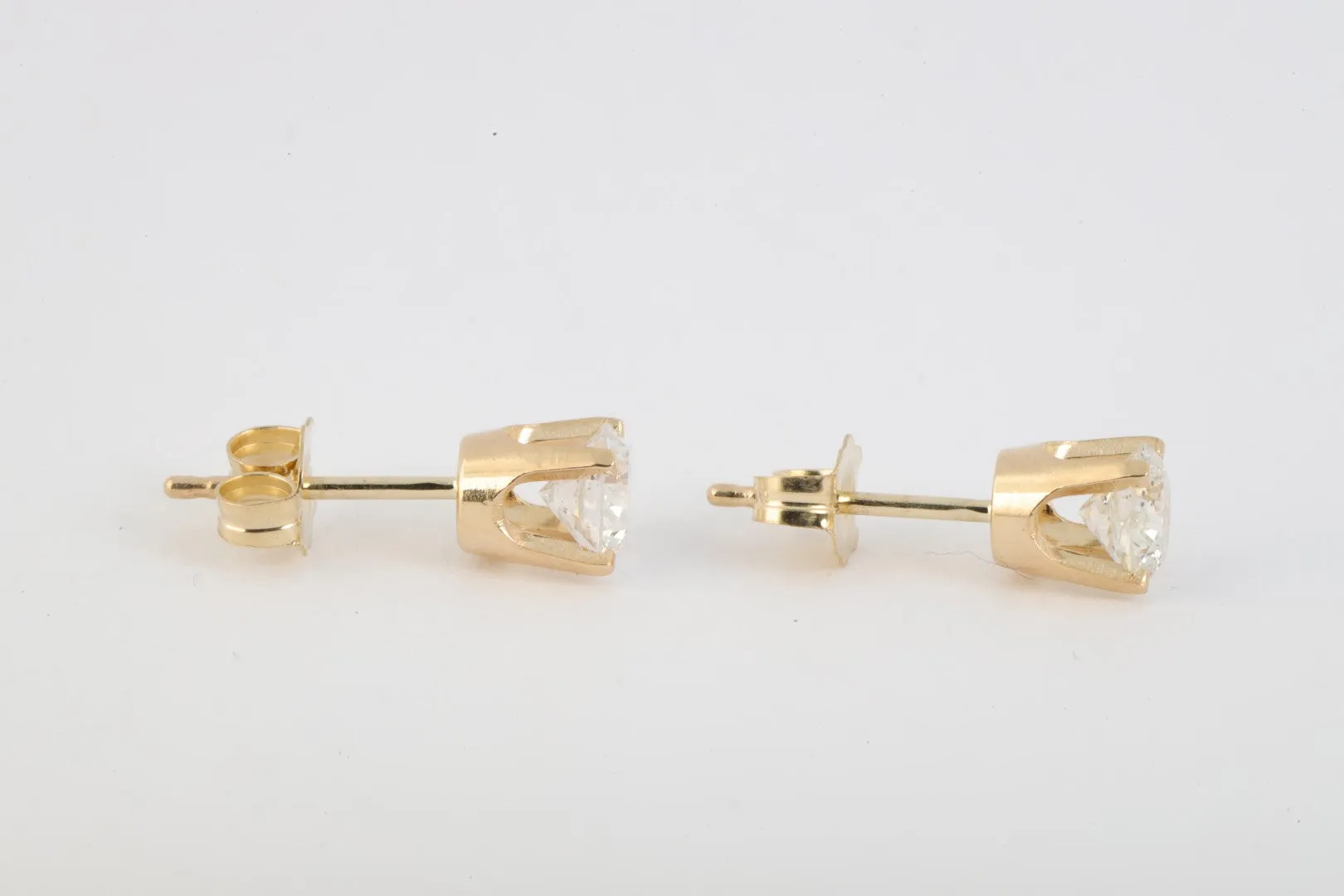 14k Yellow Gold 0.72tcw Diamond Stud Earrings (1.00g.)