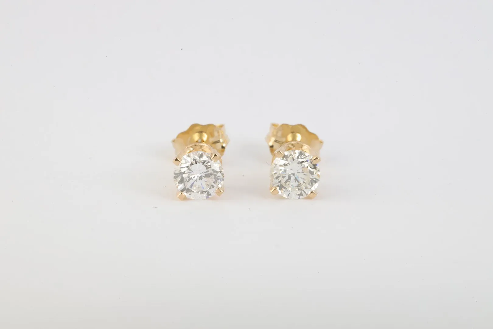 14k Yellow Gold 0.72tcw Diamond Stud Earrings (1.00g.)