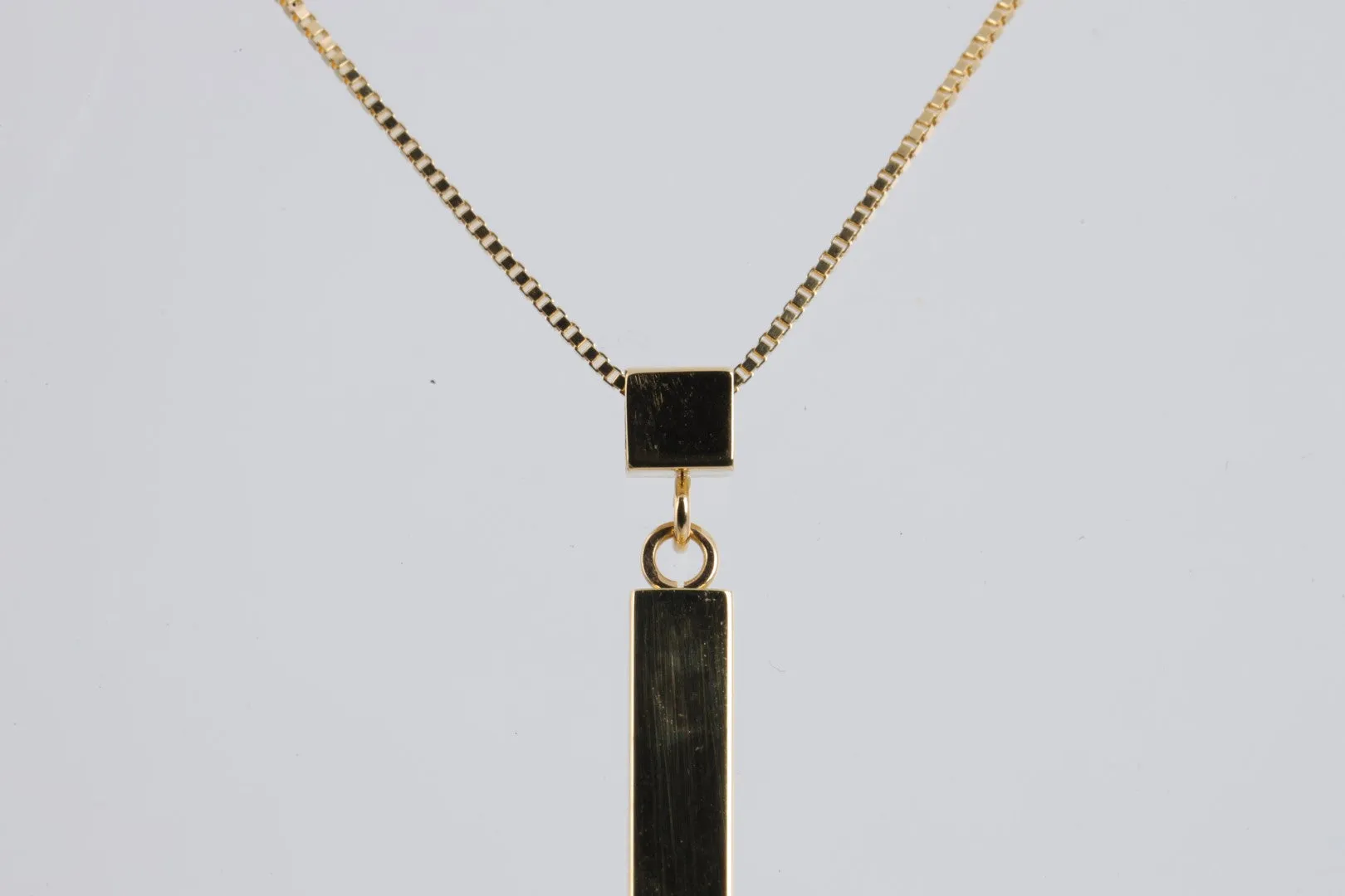 18" 18k Yellow Gold Bar Pendant Necklace (2.05g.)