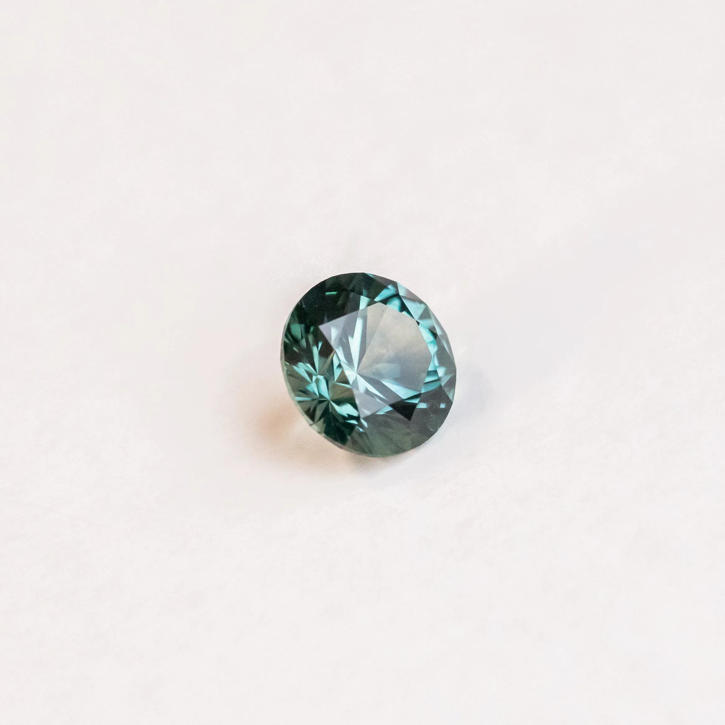 2.35CT ROUND PRECISION CUT MONTANA SAPPHIRE, TEAL BLUE, 7.90X5.22MM