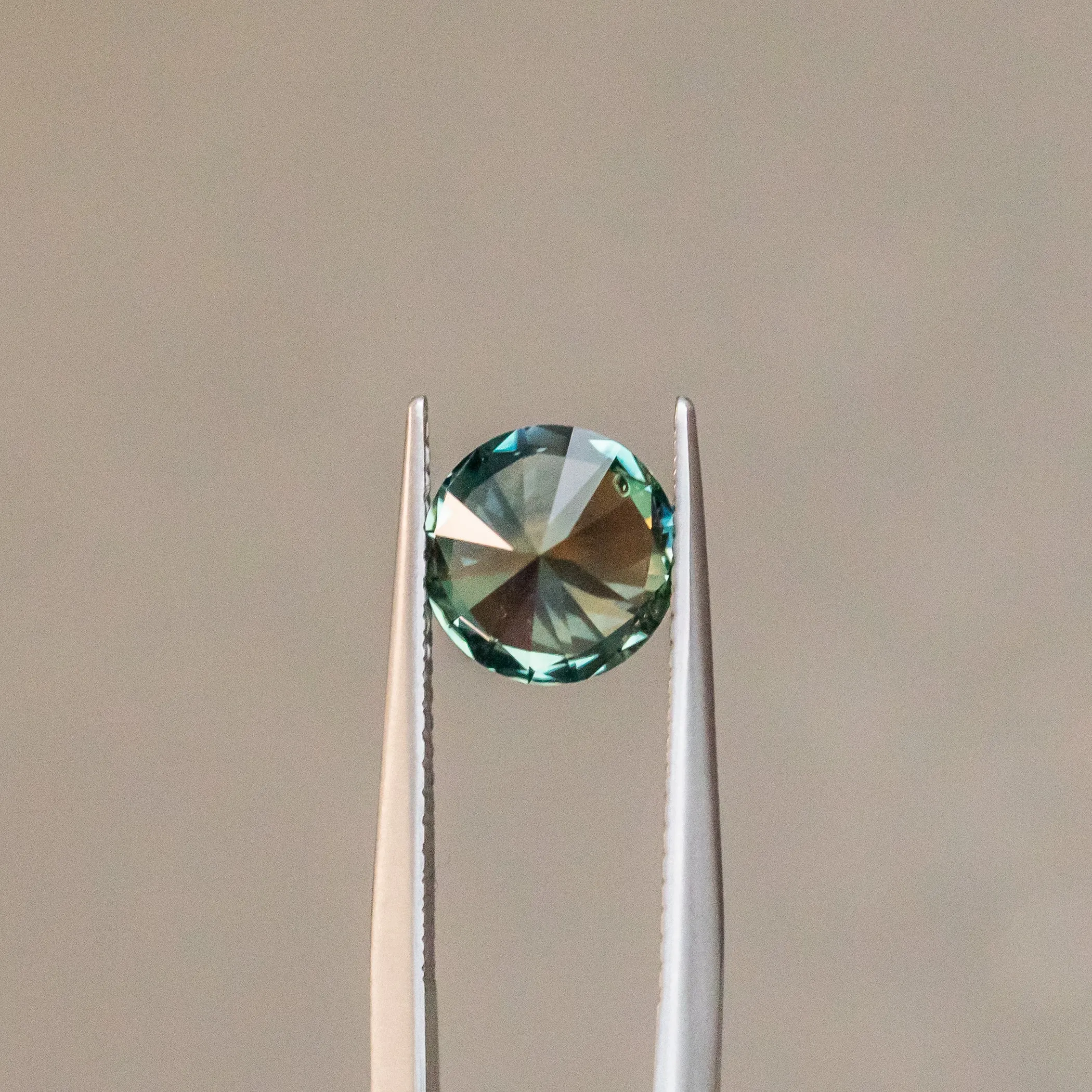 2.35CT ROUND PRECISION CUT MONTANA SAPPHIRE, TEAL BLUE, 7.90X5.22MM