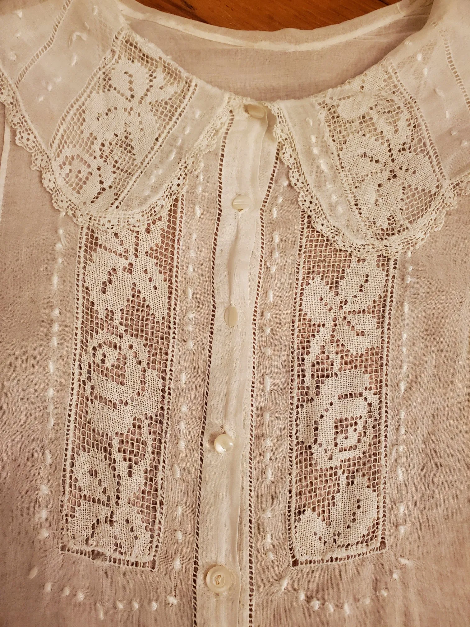 Antique Blouse in Cream With Lace and Pintucks - xs, sm