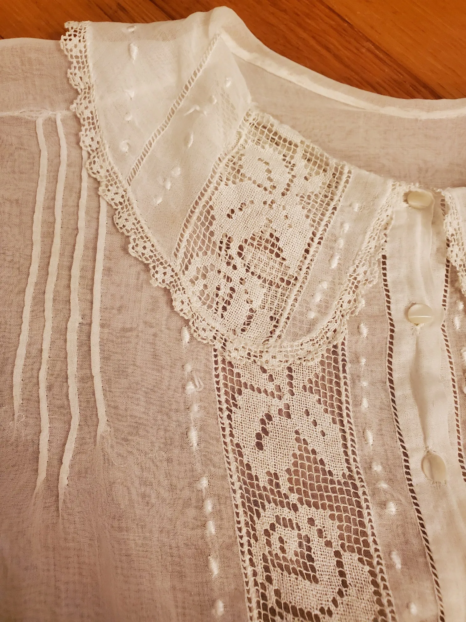 Antique Blouse in Cream With Lace and Pintucks - xs, sm