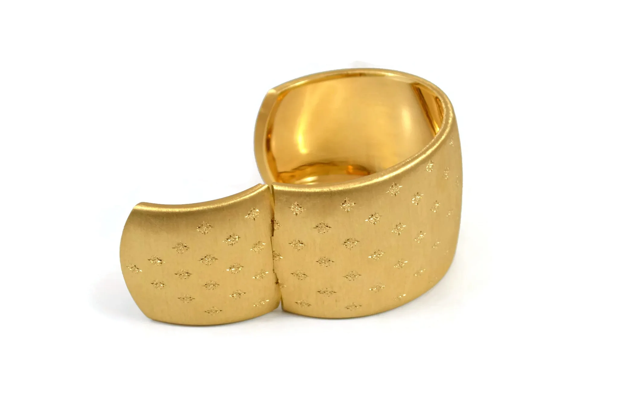 Buccellati - Engraved Losanghe - Cuff Bracelet, 18k Yellow Gold