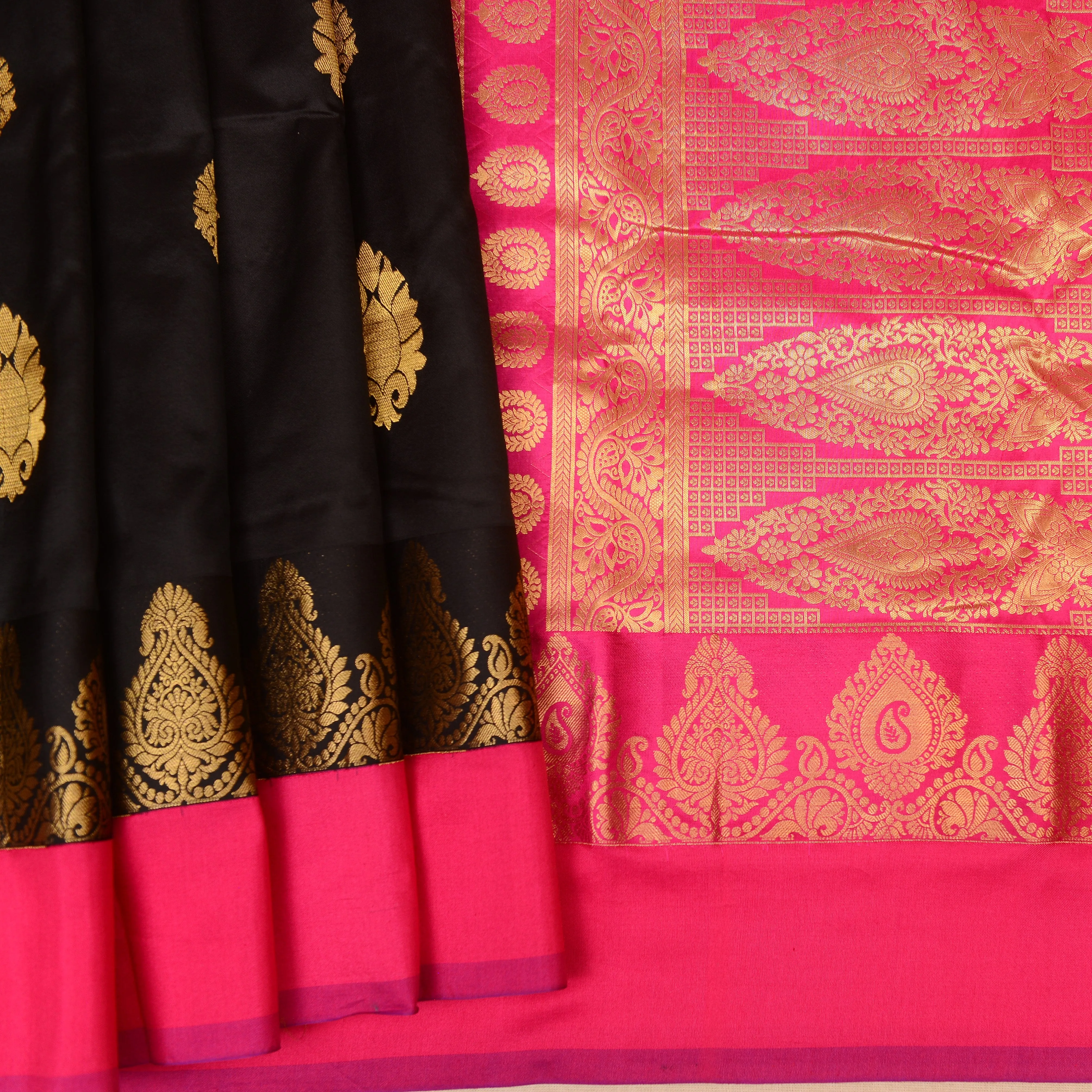 Handwoven Black with Pink Bangalore Silk Saree - 129N011773DSJ