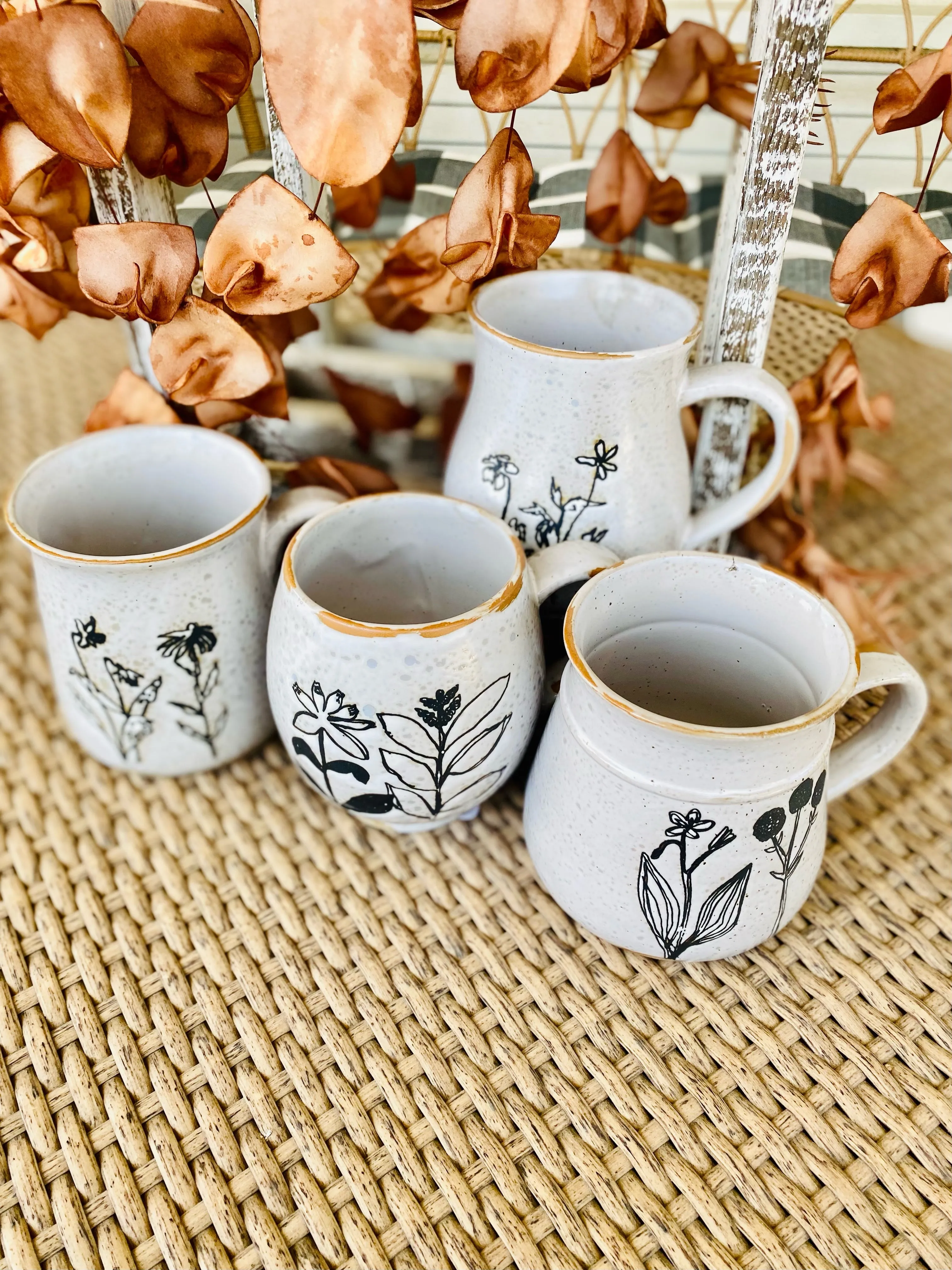 MAGPIE FLORAL MUG