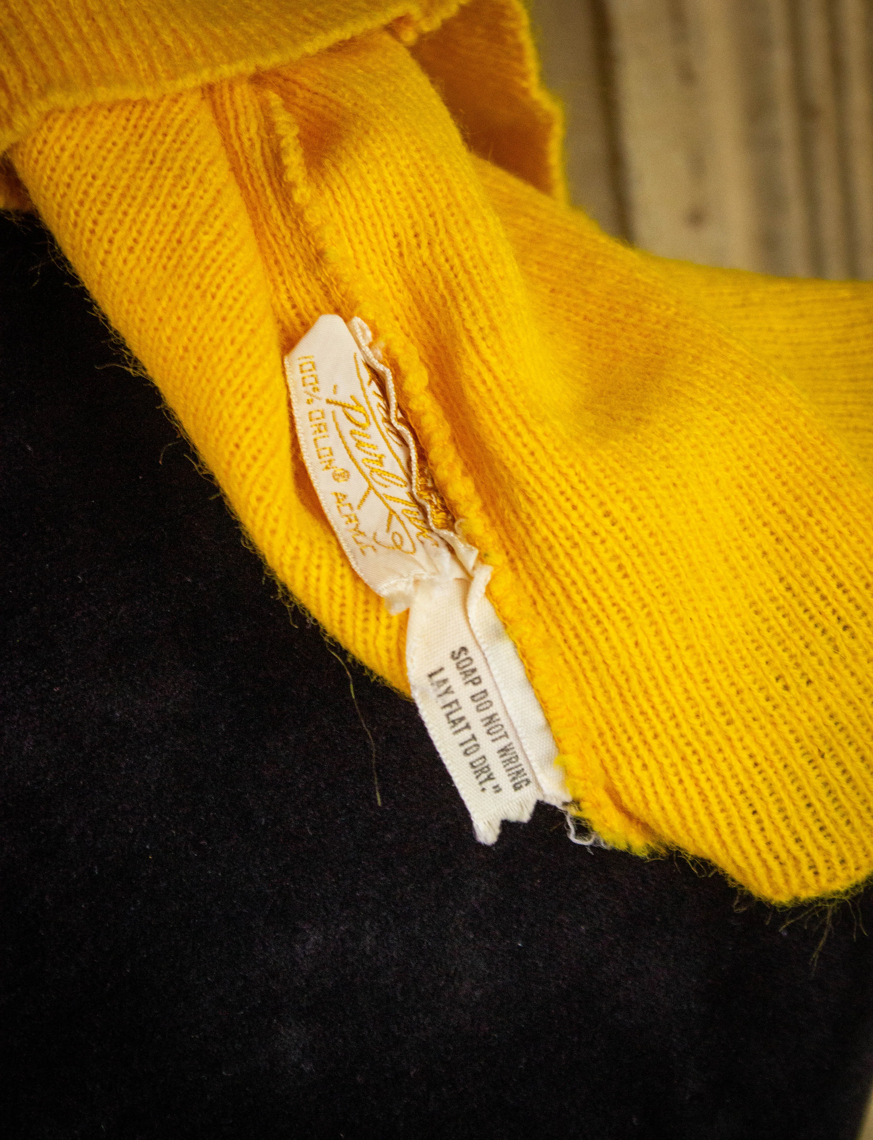 Vintage Knit One Turtleneck Sweater 70s Yellow XS